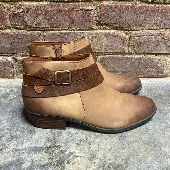 Clarks Collection Distressed Tan Leather Ankle Bootie Size 8 - Picture 2 of 9